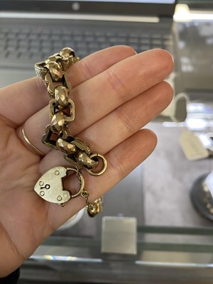 Lot 388 - A 9ct gold chain bracelet