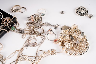 Lot 422 - A collection of silver and costume jewellery