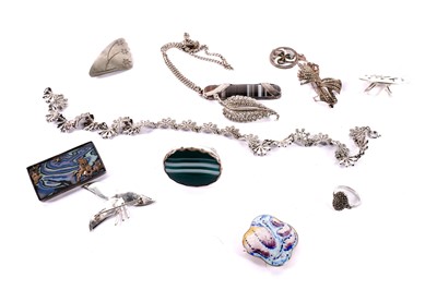 Lot 434 - A selection of agate, enamel and stone set jewellery