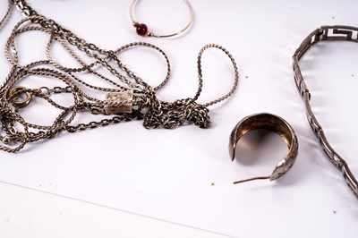 Lot 436 - A collection of silver jewellery