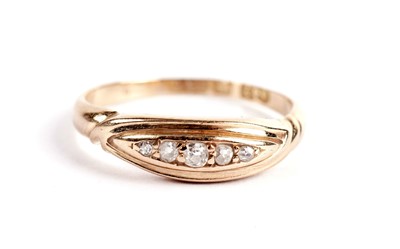 Lot 480 - A diamond five stone ring