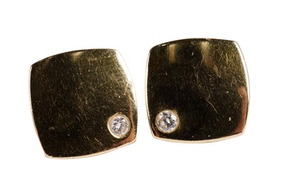 Lot 447 - A pair of diamond and yellow gold stud earrings