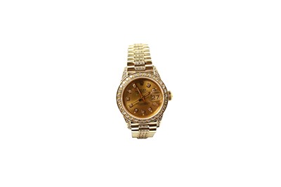 Lot 1040 - Rolex Oyster Perpetual Datejust: a lady's 18ct yellow gold cased superlative chronometer wristwatch