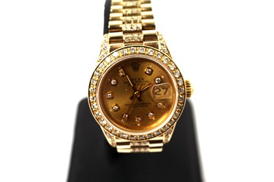 Lot 1040 - Rolex Oyster Perpetual Datejust: a lady's 18ct yellow gold cased superlative chronometer wristwatch