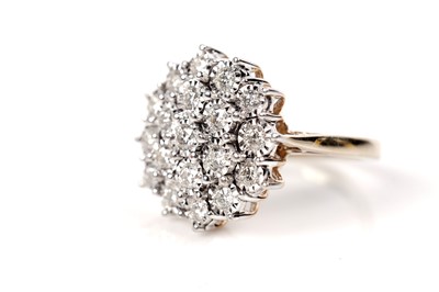 Lot 1176 - A diamond dress ring