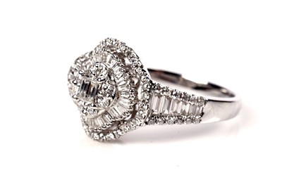 Lot 1177 - A diamond cluster ring