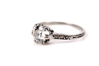 Lot 1189 - An early 20th Century diamond solitaire ring