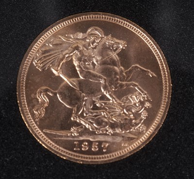 Lot 360 - A Queen Elizabeth II gold sovereign