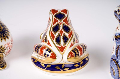 Lot 273 - A collection of Royal Crown Derby decorative ceramic animal paperweights
