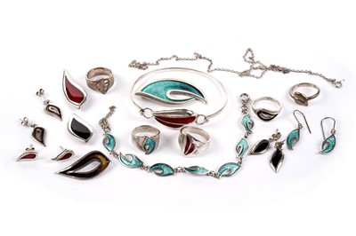 Lot 674 - A collection of Malcolm Gray for Ortak Silvercraft jewellery