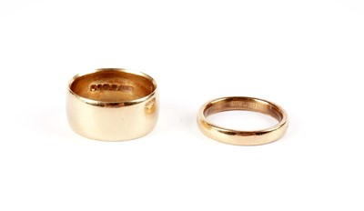 Lot 501 - Two 18ct yellow gold wedding bands