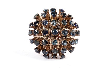 Lot 526 - A sapphire bombe cluster ring
