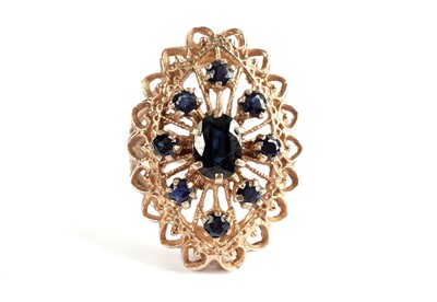 Lot 541 - A sapphire cluster dress ring