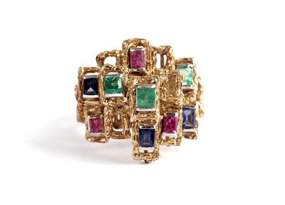 Lot 545 - A sapphire, ruby and emerald cluster ring