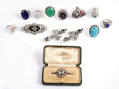 Lot 554 - A collection of silver and costume jewellery