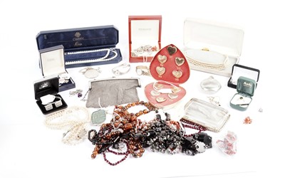 Lot 555 - A collection of costume jewellery and accessories