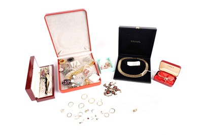 Lot 559 - A collection of gold and costume jewellery