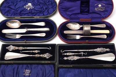 Lot 629 - A selection of Edwardian and later silver cutlery and other items, in boxes