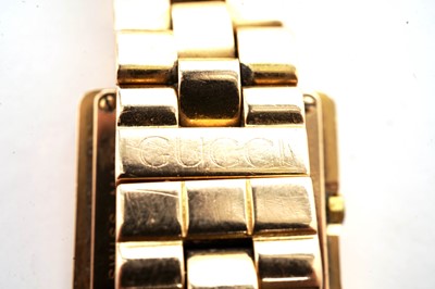 Lot 1022 - Gucci: an 18ct yellow gold cased lady's wristwatch