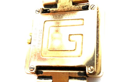 Lot 1022 - Gucci: an 18ct yellow gold cased lady's wristwatch