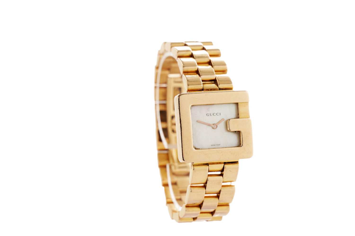 Lot 1022 - Gucci: an 18ct yellow gold cased lady's wristwatch