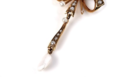 Lot 1123 - An Edwardian diamond and pearl pendant