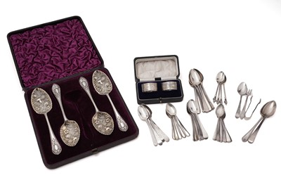 Lot 609 - A collection of silver and silver plated wares