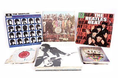 Lot 538 - A collectors' bundle of mixed Rock LPs and 7" singles