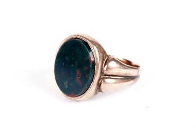 Lot 501 - A Victorian bloodstone signet ring
