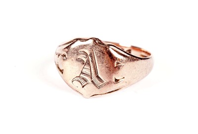 Lot 502 - A 9ct rose gold signet ring