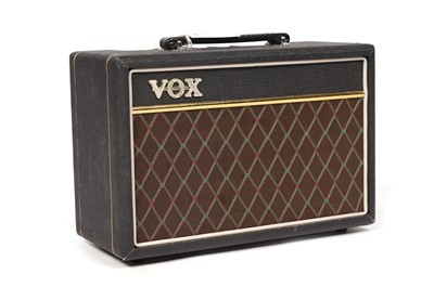 Lot 43 - A VOX Pathfinder 10 guitar amp