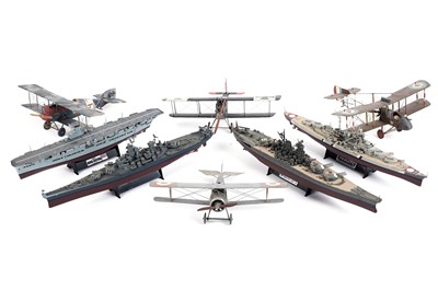 Lot 668 - A collection of military themed scale models