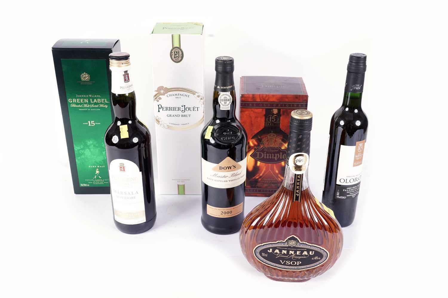 Lot 220 - A selection of bottles of alcohol