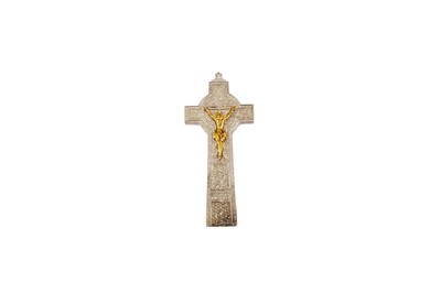 Lot 1678 - An early 20th Century pendant crucifix