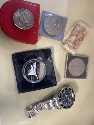 Lot 581 - A collection of costume jewellery, coins and watches