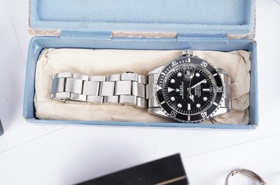 Lot 581 - A collection of costume jewellery, coins and watches