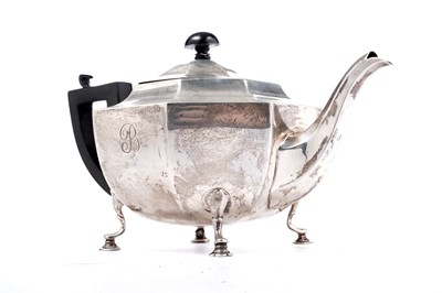 Lot 1538 - A George V three-piece tea service