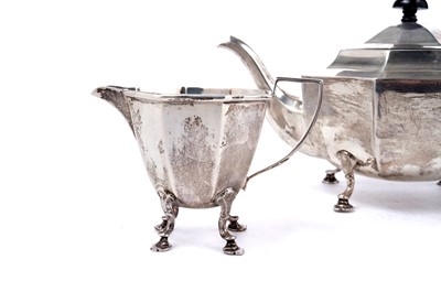Lot 1538 - A George V three-piece tea service