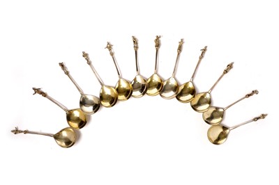 Lot 1599 - A set of twelve Continental silvergilt spoons