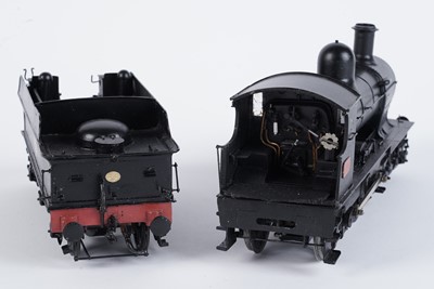 Lot 43 - A Gladiator Models metal kit-built 0-gauge 4-4-0 locomotive and six-wheel tender