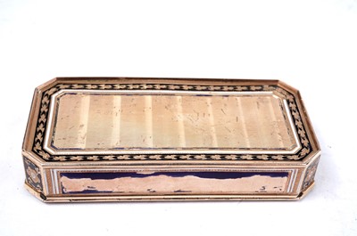 Lot 1660 - An early 19th Century Continental gold snuff box