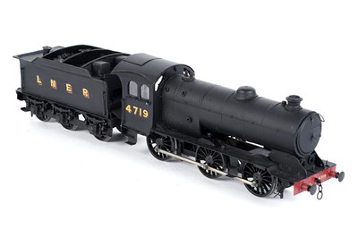 Lot 121 - A metal kit-built 0-gauge 0-6-0 locomotive and six-wheel tender