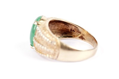 Lot 549 - An aventurine quartz and yellow gold dress ring