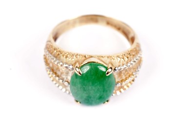 Lot 549 - An aventurine quartz and yellow gold dress ring