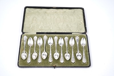 Lot 1597 - An Edwardian cased set of twelve coffee spoons