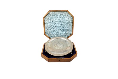 Lot 1494 - A Victorian silver salver in an oak travelling case