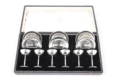 Lot 1496 - A George V cased set of six liqueur or tots/goblets and saucers