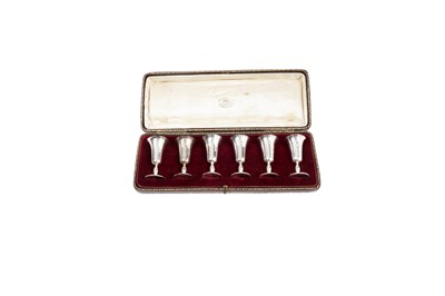 Lot 1501 - A George V cased set of six liqueur goblets