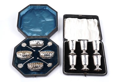 Lot 1517 - An Edwardian cased set of six tot beakers; and four salts