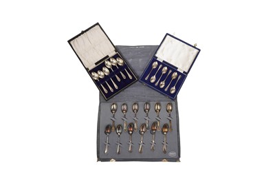 Lot 1370 - Three sets of coffee spoons